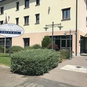 Hotel Tricolore, Gaida